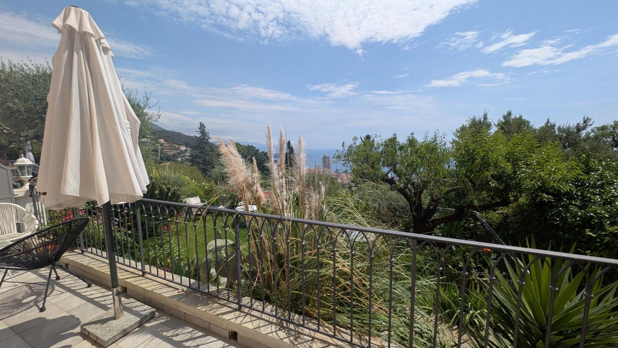 Le Mas D'Angeline, Vue Mer, Jardin Commun, Parking, Voiture Requise, 10 Min En Voiture De Monaco, Route Etroite, Pente Raide, Croisement Limite, Sea View, Shared Garden, Parking, Car Required, 10 Min Drive From Monaco, Narrow Steep Road, Limited Pass Beausoleil Eksteriør bilde